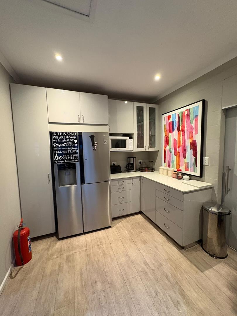 To Let Commercial Property for Rent in Pinelands Western Cape
